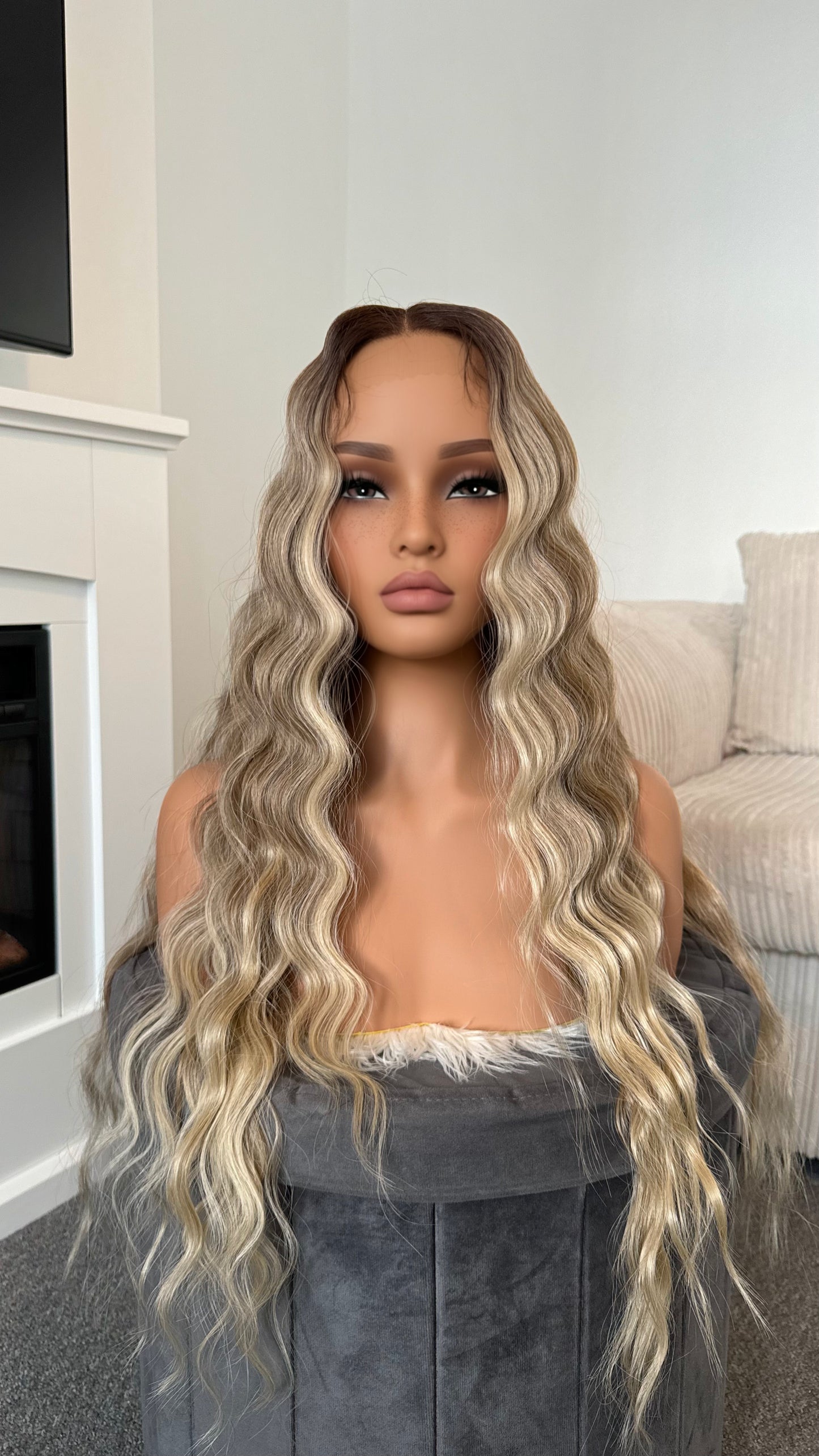 Shania 28" Wavy Oatmeal Blonde Lace Wig