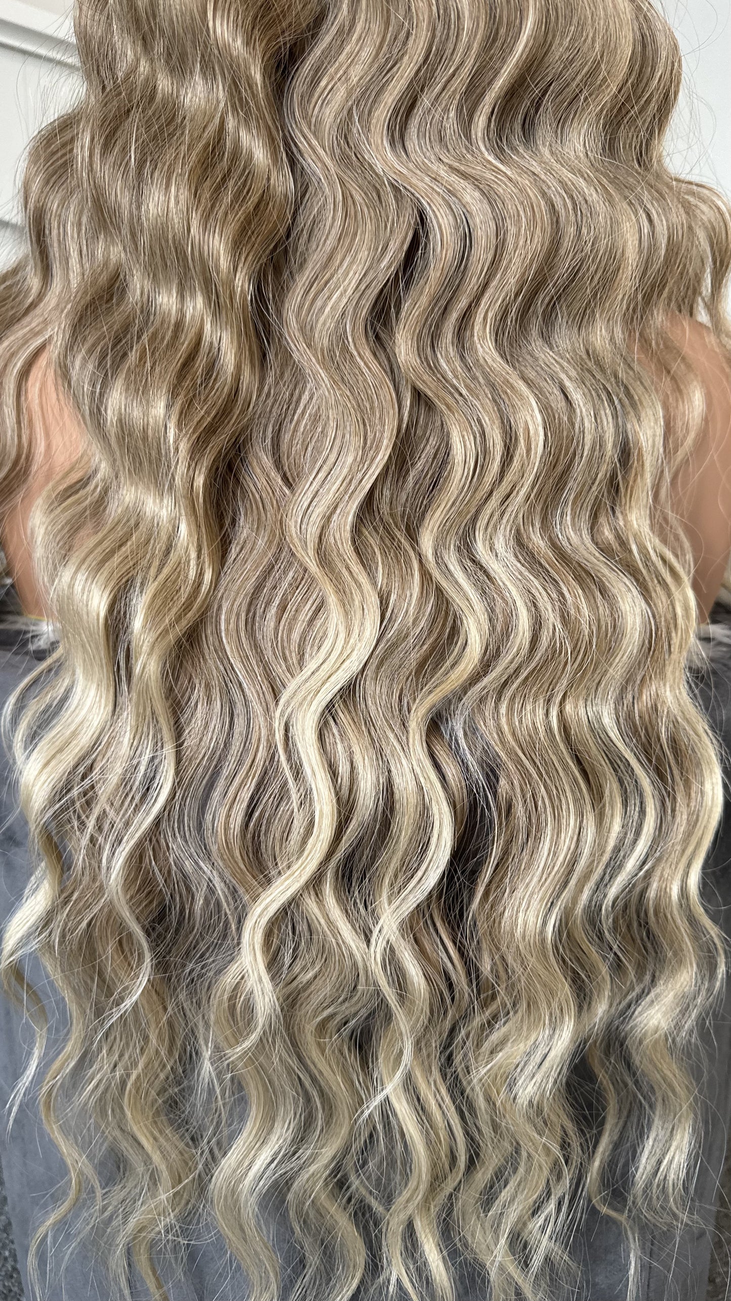 Shania 28" Wavy Oatmeal Blonde Lace Wig