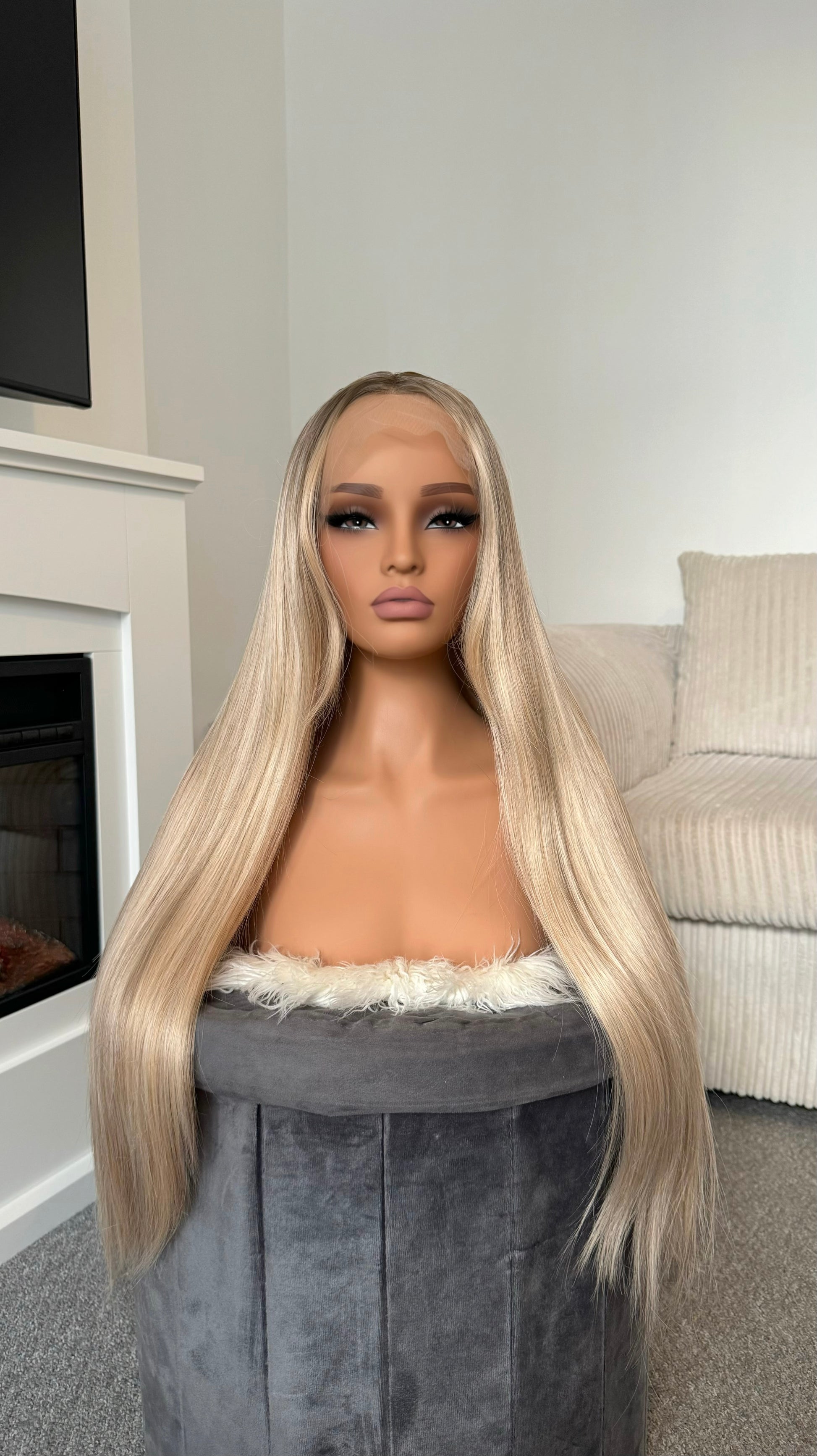 Model natural blonde straight lace front synthetic hair wig pbeautyhair