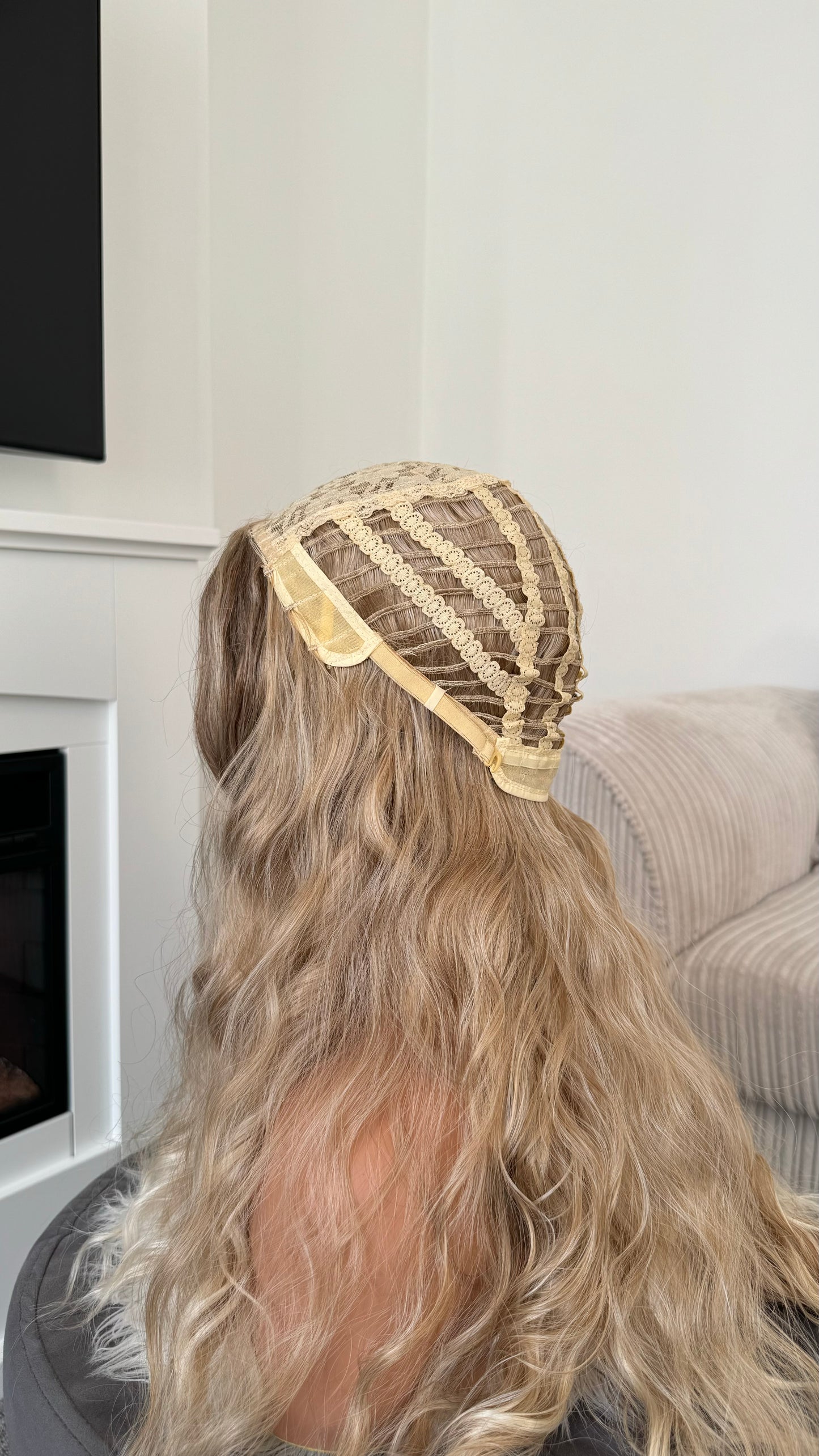 Erin 28” Curly Blonde Hair Wig