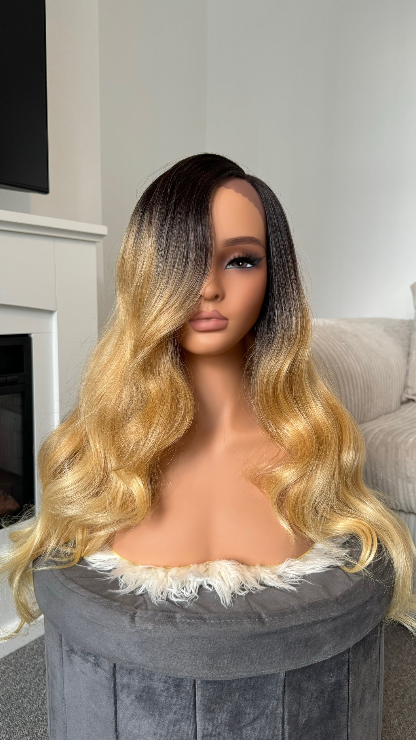 honey-blonde-wig-synthetic-hair-ombre-lace-wig