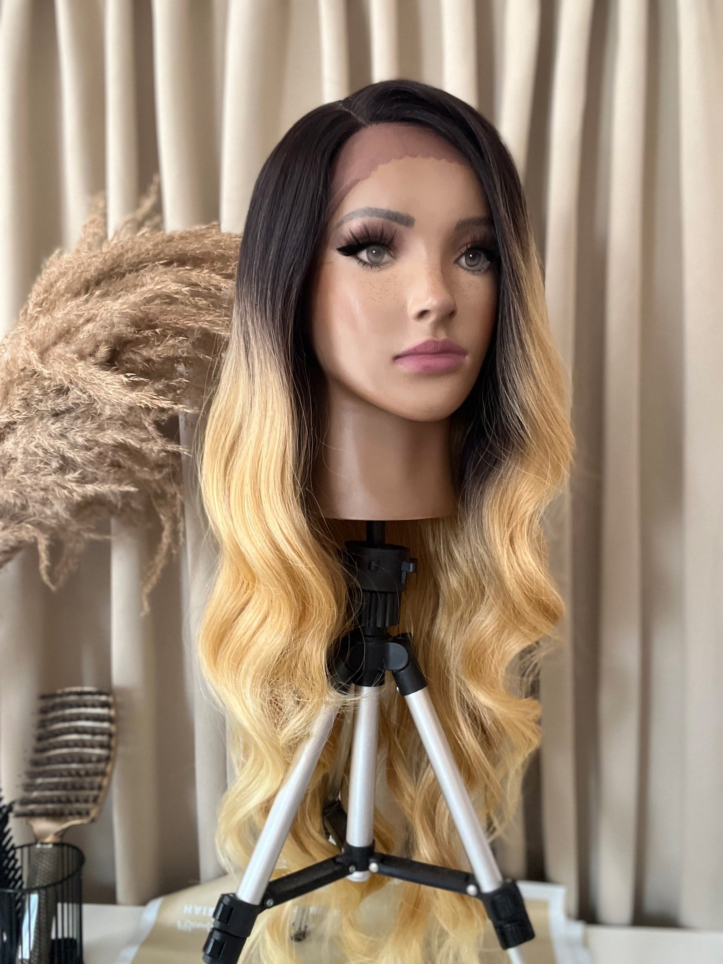 long wavy blonde synthetic hair wig
