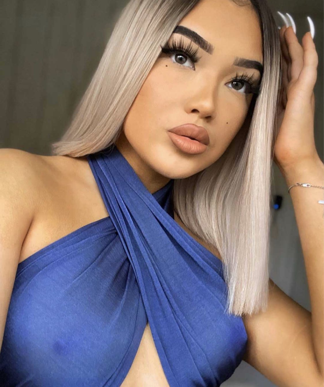Blonde bob wig from pbeauty hair being worn by beautiful asian girl