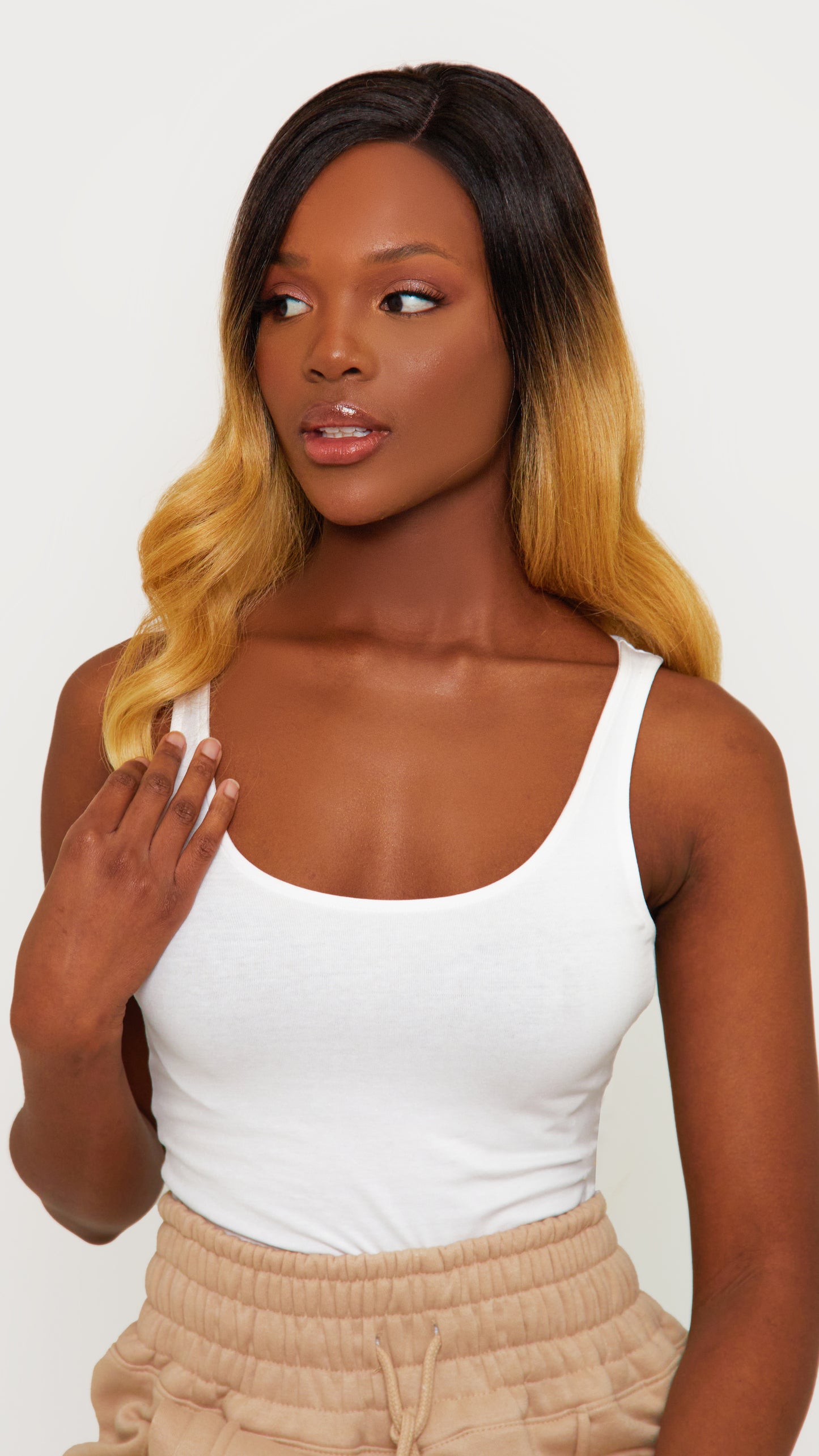 beautiful black model wearing ombre blonde wig from hair brand pbeautyhair